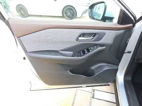 Used 2023 Nissan Rogue SV FWD image 11