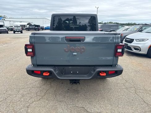Used 2025 Jeep Gladiator Mojave w/ Convenience Group AWD/4WD image 3