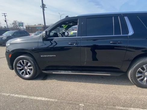 Used 2023 Chevrolet Suburban LT w/ LT Signature Plus Package image 7