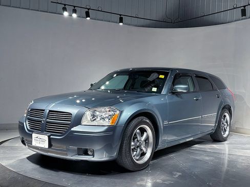 Used 2005 Dodge Magnum R/T w/ Convenience Group II RWD image 2