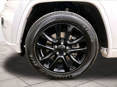 Used 2021 Jeep Grand Cherokee Laredo X image 8