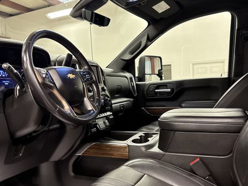 Used 2023 Chevrolet Silverado 2500 High Country w/ Technology Package image 9