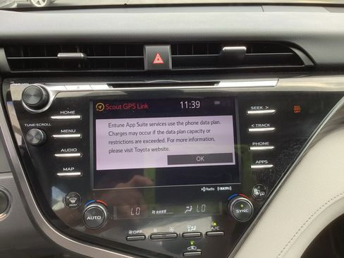 Used 2019 Toyota Camry XLE FWD image 16