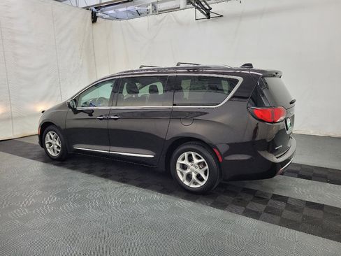 Used 2017 Chrysler Pacifica Touring-L Plus w/ Tire & Wheel Group FWD image 3