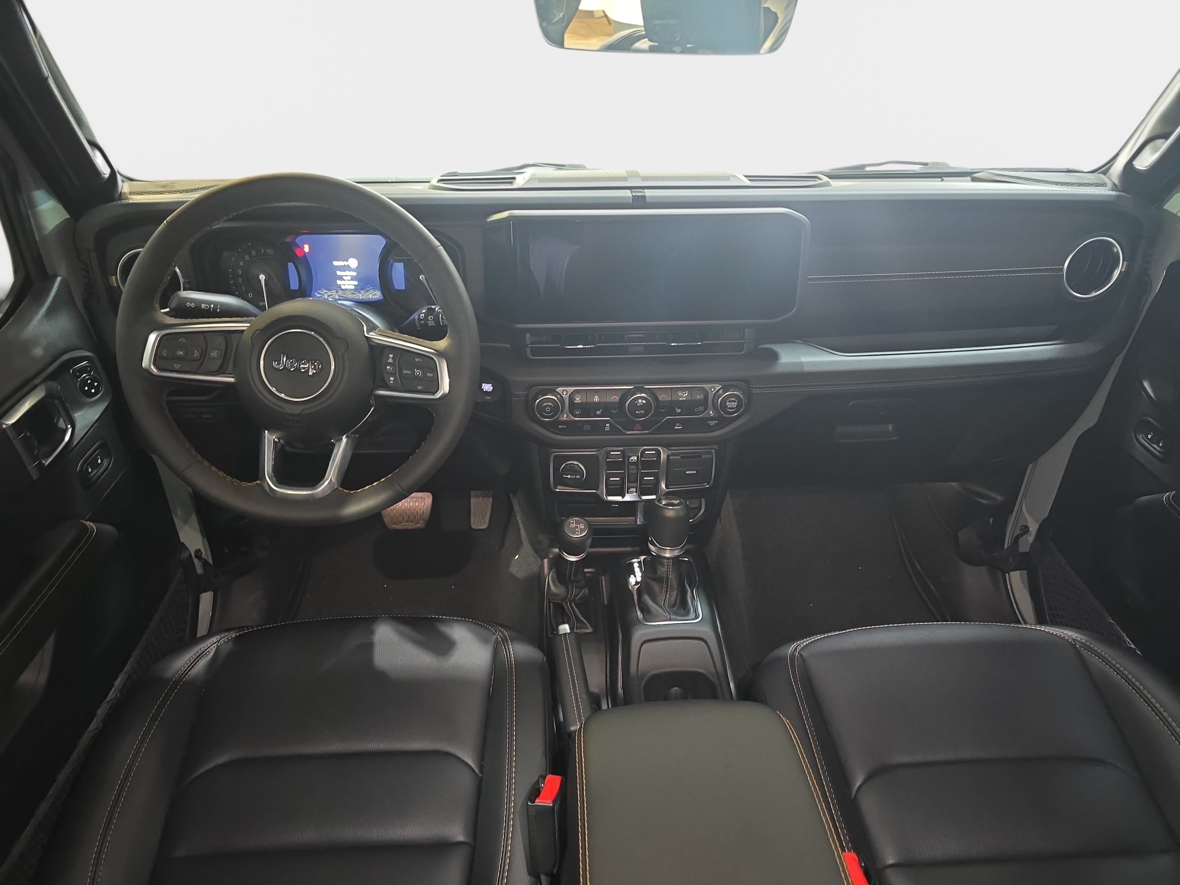 Used 2024 Jeep Wrangler Unlimited Sahara w/ Technology Group AWD/4WD image 10