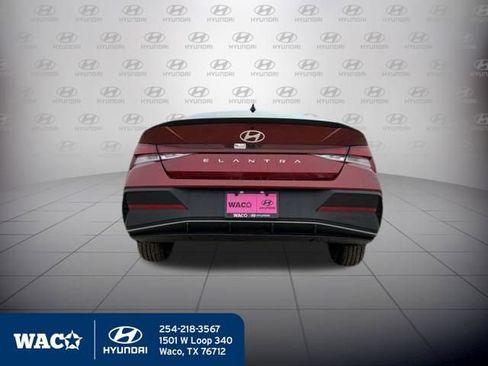 Used 2025 Hyundai Elantra Sport image 6