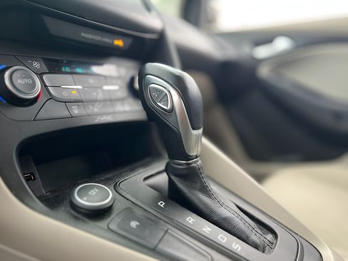 Used 2016 Ford Focus SE FWD image 28