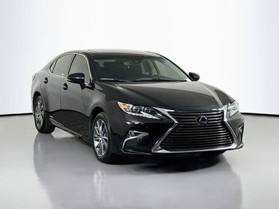 Used 2017 Lexus ES 300h w/ Luxury Package
