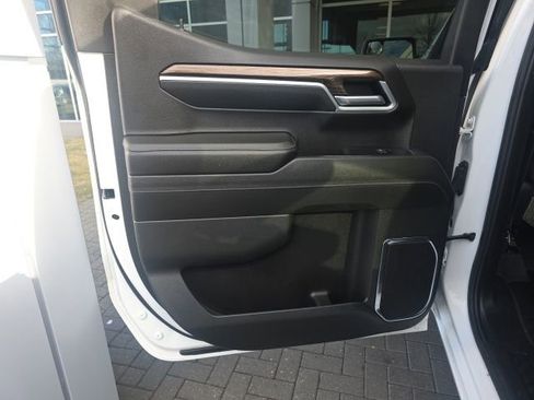 Used 2024 Chevrolet Silverado 1500 LT image 16