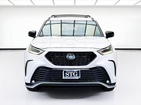 Used 2024 Toyota Highlander XSE image 2