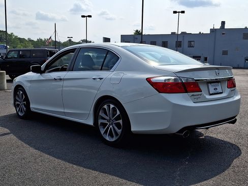 Used 2015 Honda Accord Sport image 4