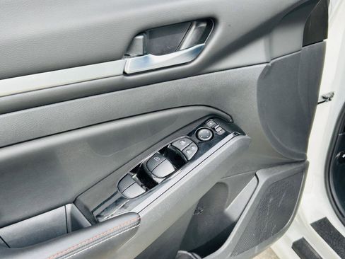 Used 2024 Nissan Altima 2.5 SR w/ SR Premium Package image 10