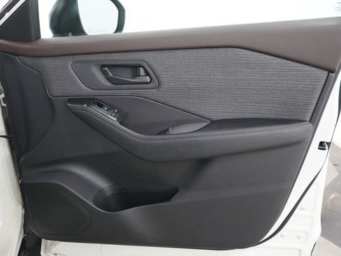 Used 2021 Nissan Rogue S AWD/4WD image 11