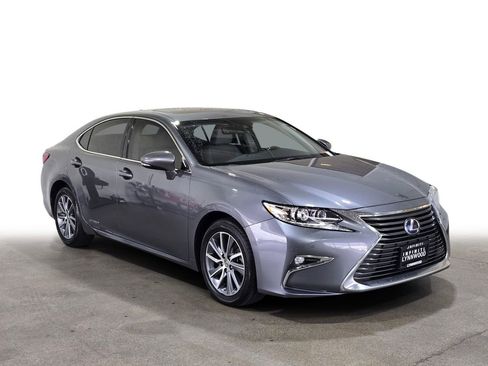 Used 2016 Lexus ES 300h w/ Luxury Package w/Wood Trim FWD image 3
