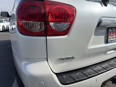 Used 2010 Toyota Sequoia Platinum image 29