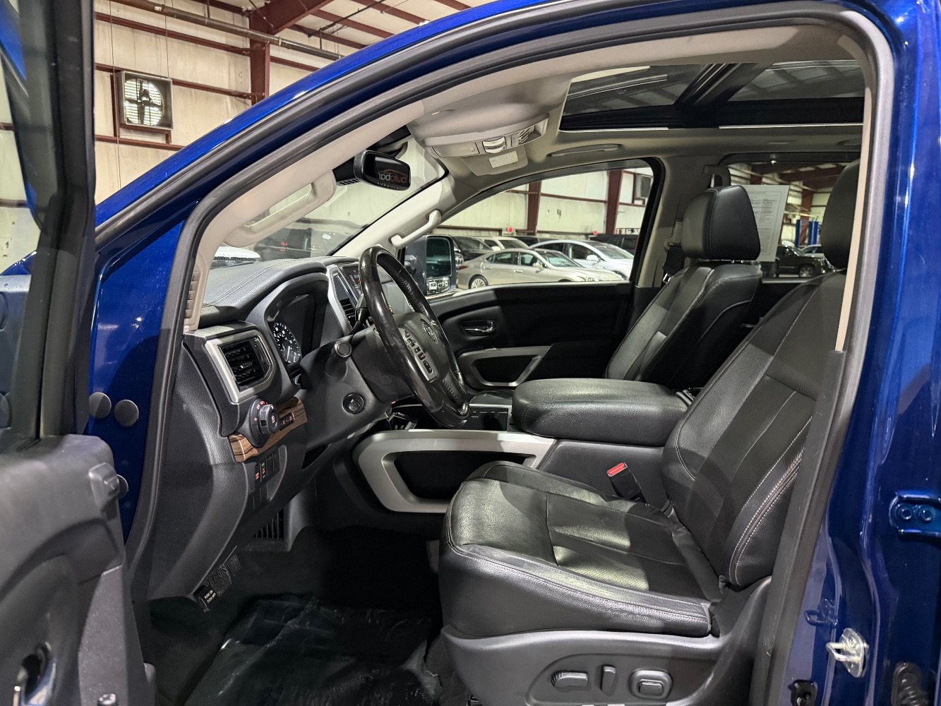 Used 2020 Nissan Titan SL w/ Moonroof Package AWD/4WD image 13