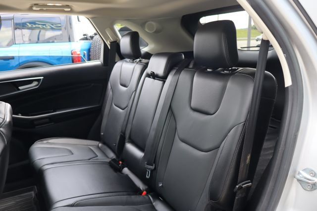 Used 2017 Ford Edge Titanium w/ Technology Package AWD/4WD image 30