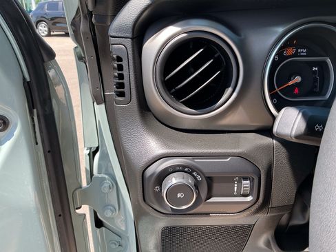 Used 2023 Jeep Wrangler Sport AWD/4WD image 18