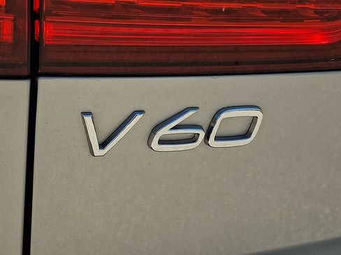 Used 2025 Volvo V60 B5 Cross Country Plus AWD/4WD image 34