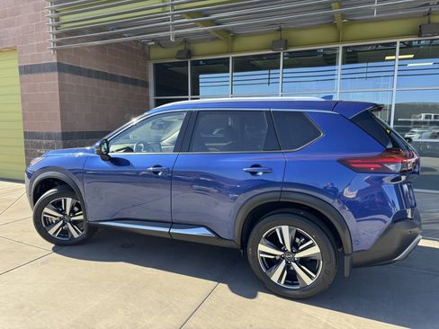 Used 2023 Nissan Rogue SL w/ SL Premium Package image 5