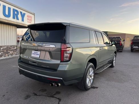 Used 2023 Chevrolet Suburban Premier image 11