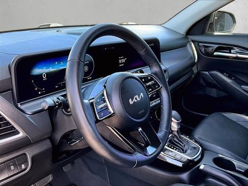 Used 2024 Kia Seltos EX FWD image 14