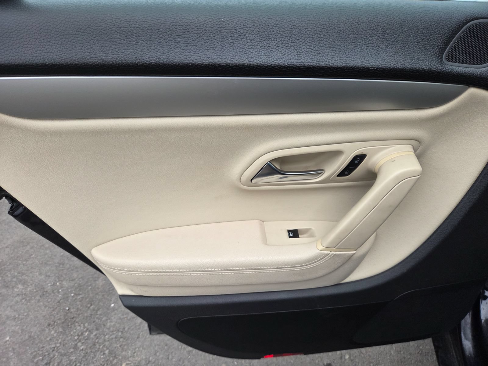 Used 2010 Volkswagen CC Sport FWD image 8