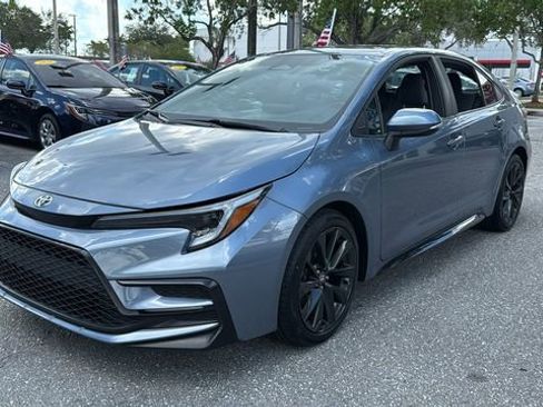 Used 2024 Toyota Corolla SE image 3
