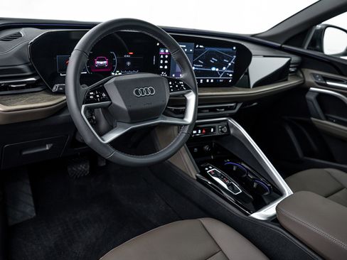 Certified 2025 Audi Q5 Premium w/ Convenience Package image 8