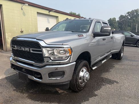 Used 2023 RAM 3500 Tradesman w/ Chrome Appearance Group AWD/4WD image 3