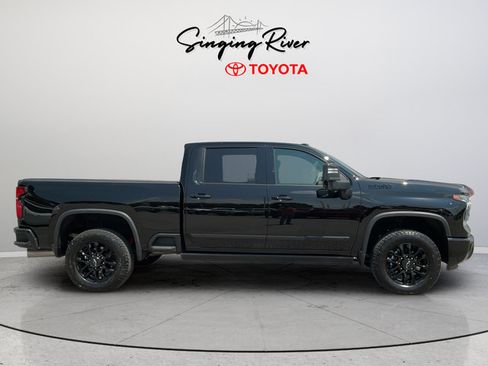 Used 2025 Chevrolet Silverado 2500 High Country w/ High Country Premium Package AWD/4WD image 8
