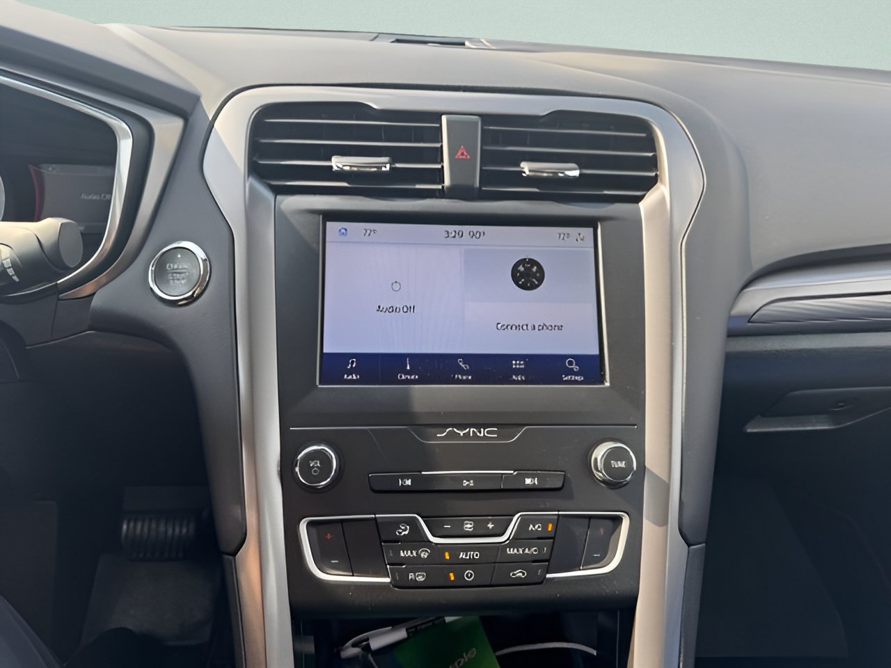 Used 2020 Ford Fusion SE FWD image 21