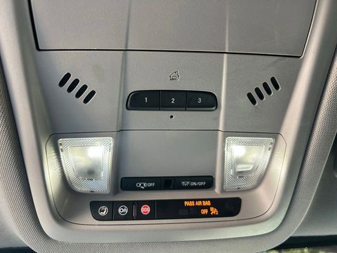Used 2023 GMC Acadia SLT FWD image 27