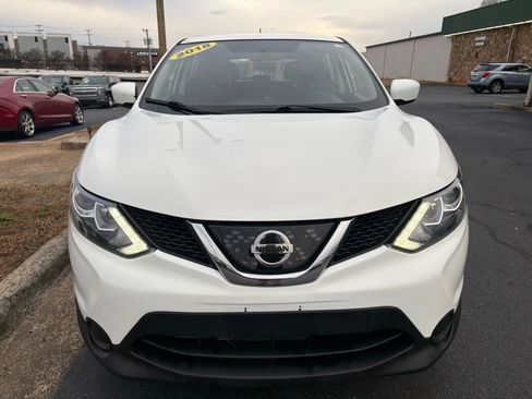 Used 2018 Nissan Rogue Sport S image 2