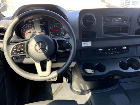 Used 2024 Mercedes-Benz Sprinter 2500 image 4