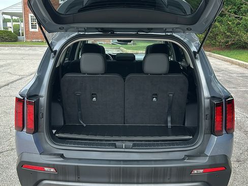 Used 2022 Kia Sorento S w/ Panoramic Sunroof Package AWD/4WD image 6