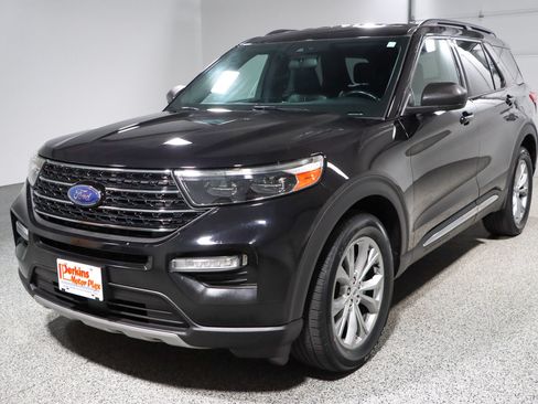 Used 2020 Ford Explorer XLT w/ Equipment Group 202A AWD/4WD image 33