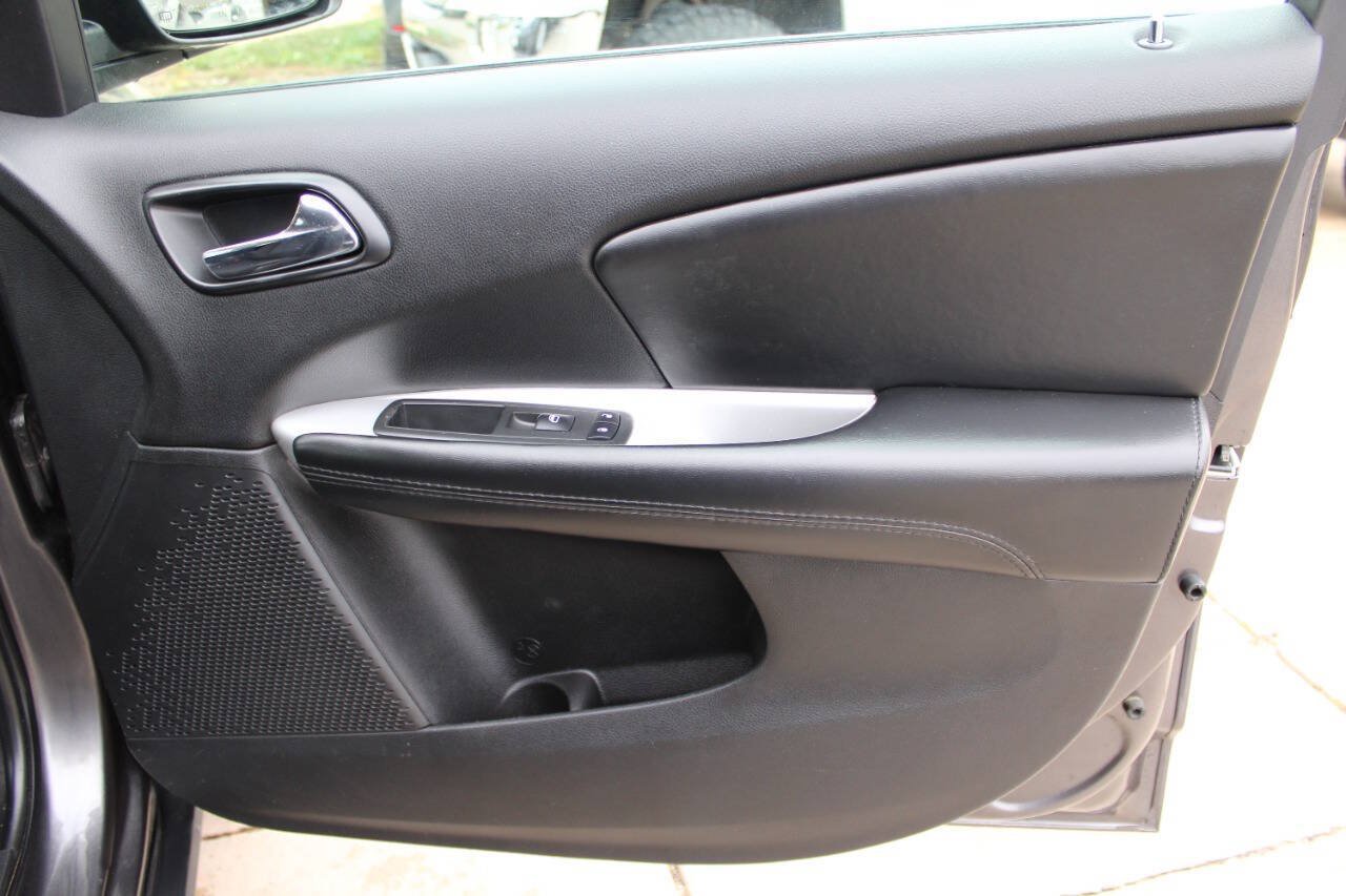 Used 2019 Dodge Journey SE FWD image 8