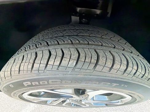 Used 2025 Chevrolet Trax RS w/ Driver Confidence Package FWD image 38