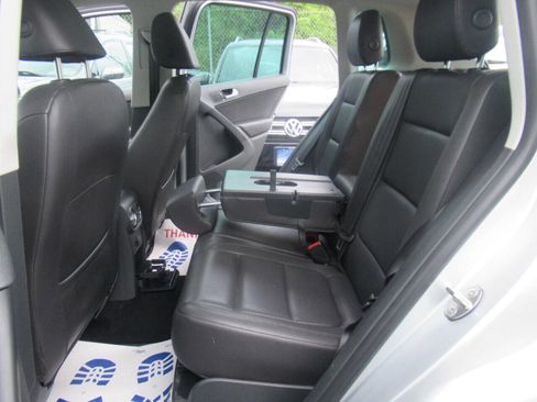 Used 2013 Volkswagen Tiguan SE image 25