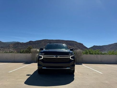 Used 2023 Chevrolet Suburban LT w/ Luxury Package AWD/4WD image 5