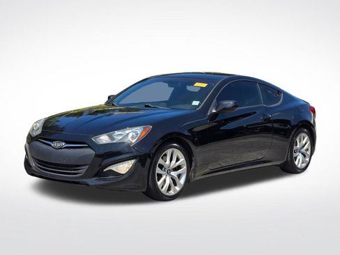 Used 2014 Hyundai Genesis 2.0T RWD image 2