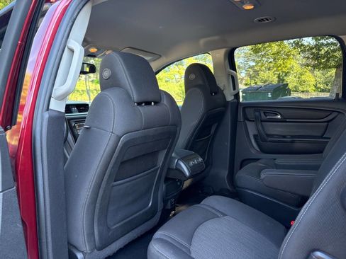 Used 2015 Chevrolet Traverse LT w/ Style and Technology Package image 21