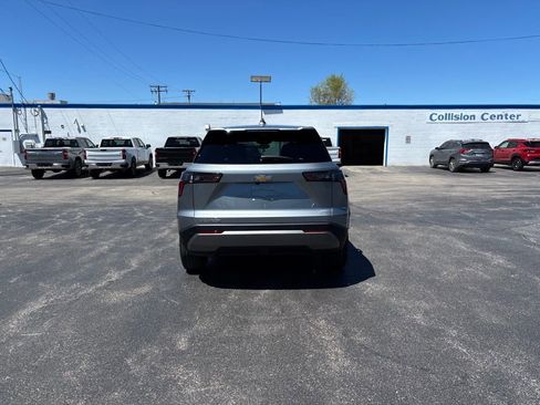 New 2026 Chevrolet Equinox LT w/ Convenience Package II FWD image 5
