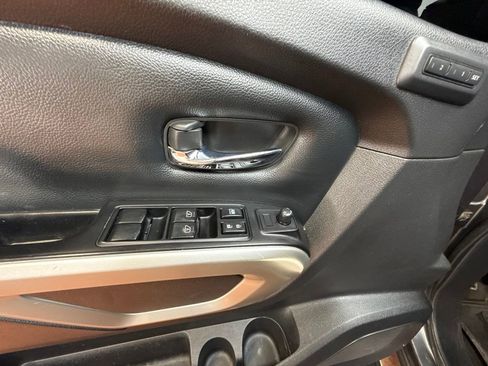 Used 2019 Nissan Titan PRO-4X w/ Pro-4x Convenience Package AWD/4WD image 20