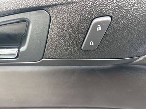 Used 2017 Chevrolet Traverse LT w/ Style and Technology Package image 21