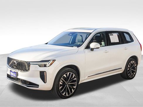 Used 2025 Volvo XC90 B5 Plus image 3