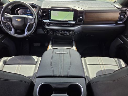 Used 2024 Chevrolet Silverado 2500 High Country w/ Technology Package AWD/4WD image 12