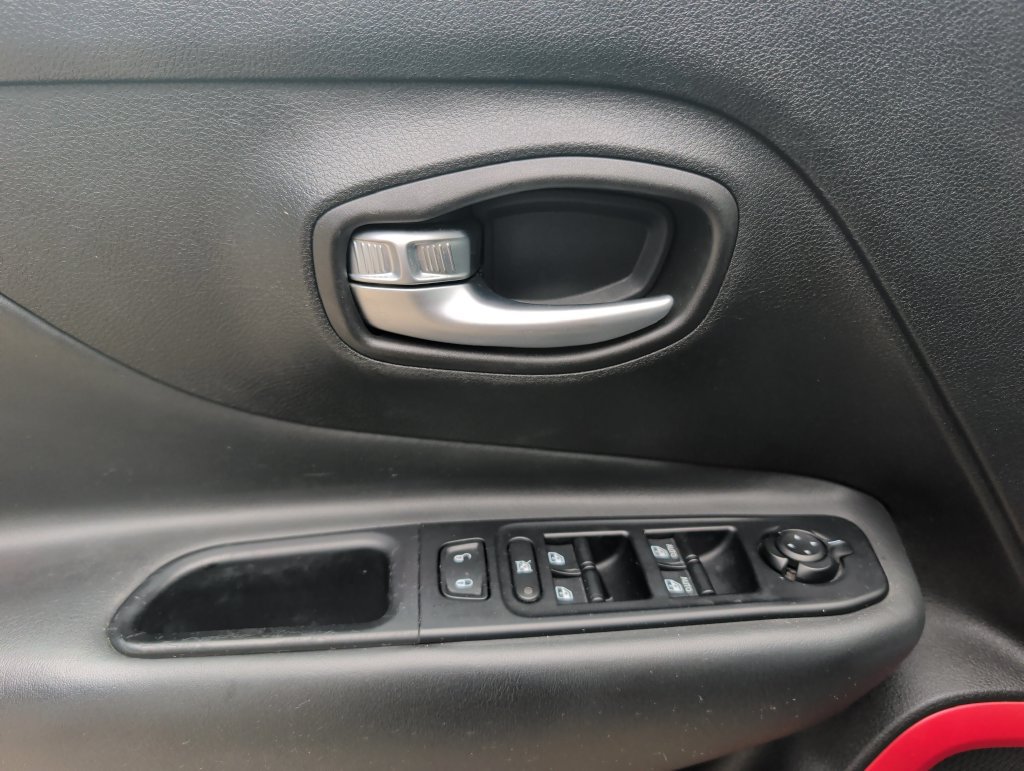 Used 2019 Jeep Renegade Trailhawk w/ Cold Weather Group II AWD/4WD image 10