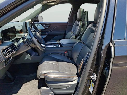 Certified 2025 Lincoln Aviator Black Label w/ Jet Appearance Package AWD/4WD image 12